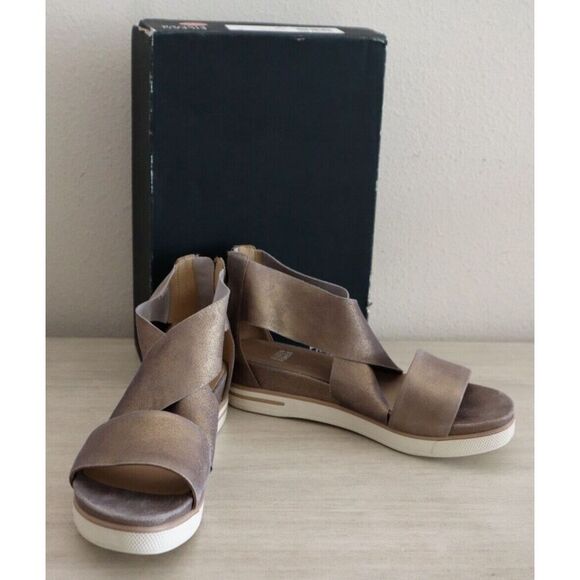 Eileen Fisher Women's Sz 9M Platinum Metallic Suede Sport Back Zip Sandals - Picture 1 of 12